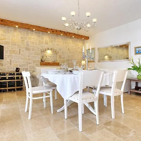 Antisin Villa *