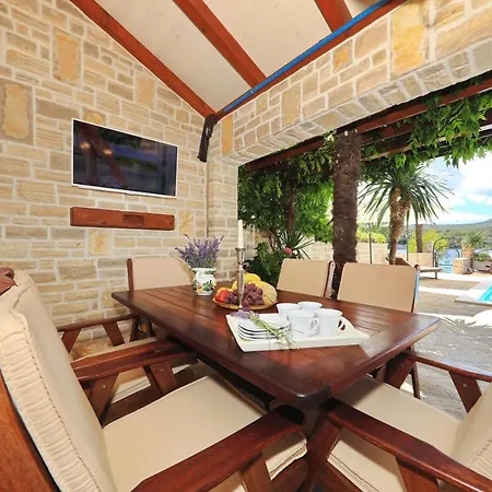 Βίλα Antisin Preko