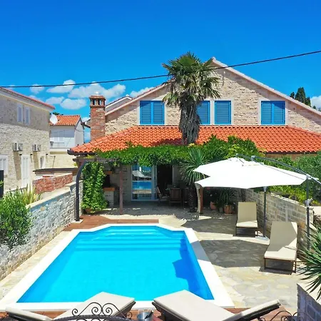 Antisin Βίλα Preko